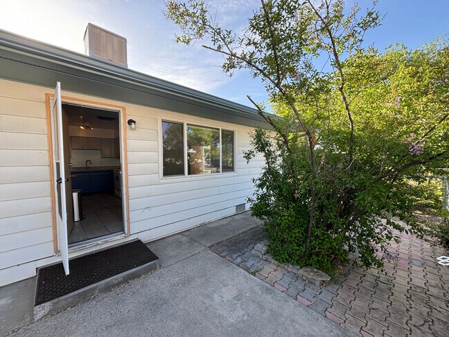 Building Photo - 1718 White Ave