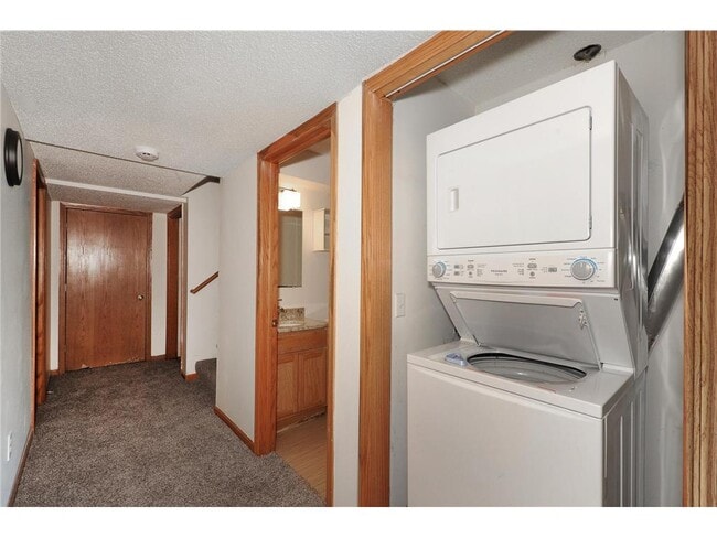 Building Photo - 1065 23rd Ave SE