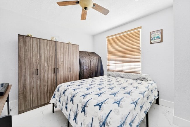 Building Photo - 3370 Turtle Cove