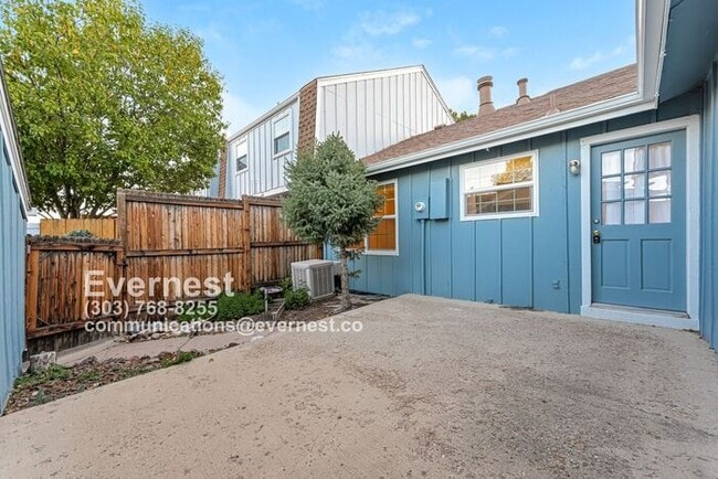 Building Photo - 2-Bedroom Home with Modern Amenities and C...