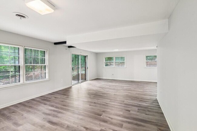 Building Photo - 2600 Lantern Ln