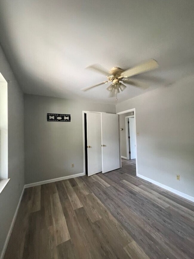 Building Photo - Alcoa City Schools  2 bedroom 2 bath call ...