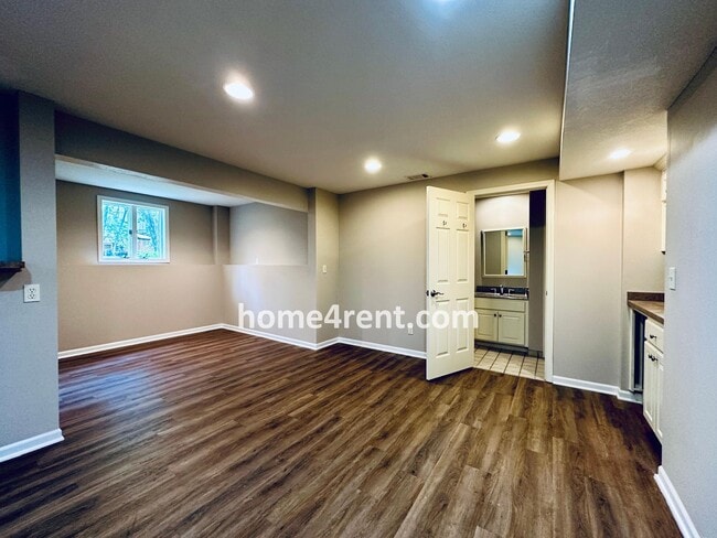 Building Photo - Blue Valley Schools, Granite Counters, Fin...