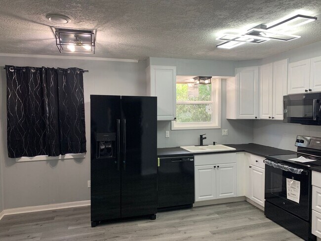 Building Photo - 138 Hickory Dr S Cir