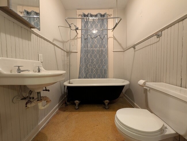 Building Photo - 1129 Rivermont, Unit 3