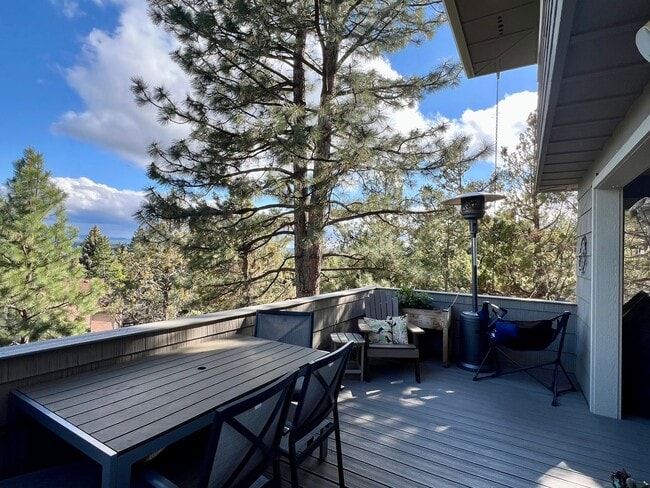 Building Photo - A Rare Offering in Bend’s Most Desirable A...
