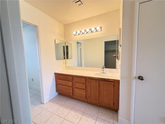 Building Photo - 4025 Delos Dr