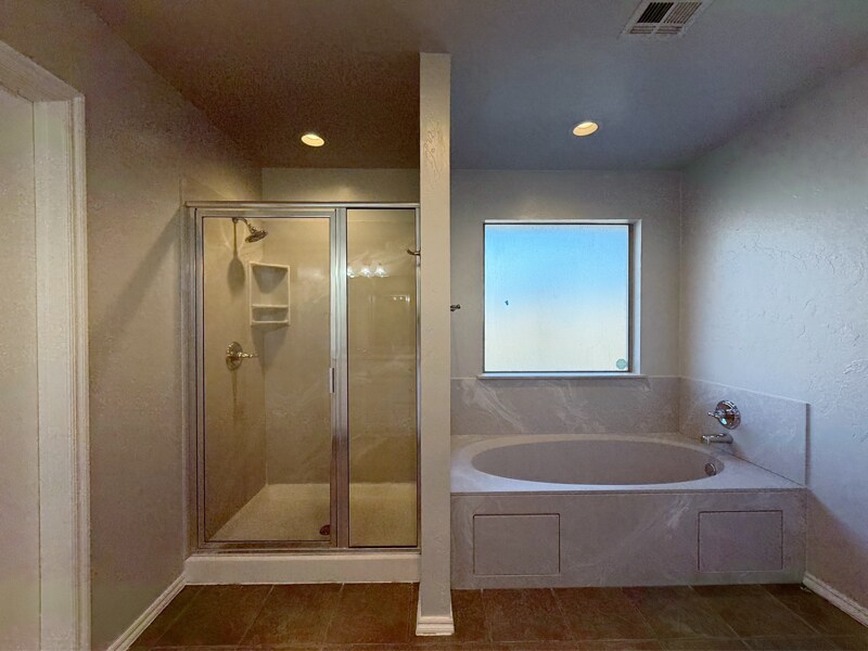 Building Photo - 17040 Hardwood Pl