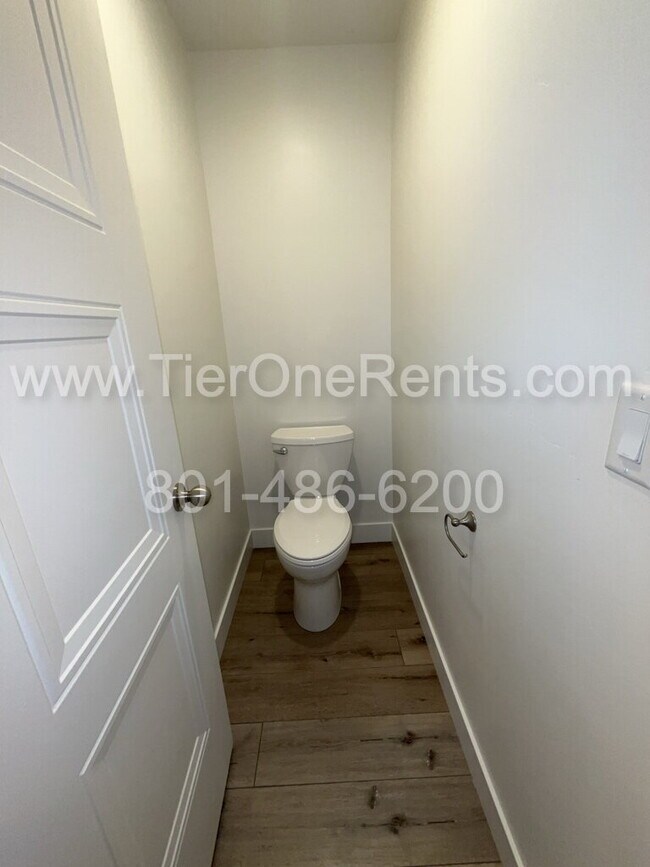 Building Photo - NO DEPOSIT option available for qualified ...