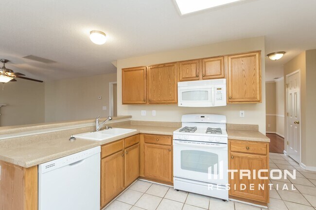 Building Photo - 6250 Glen Brooke Dr
