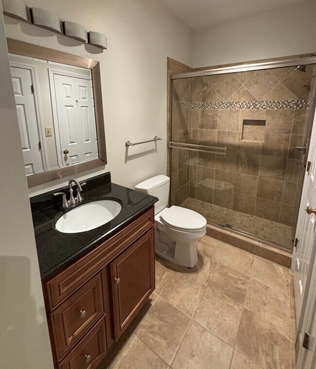 Building Photo - 1001 Brighthurst Dr