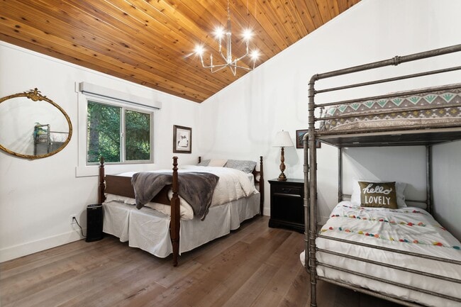 Building Photo - 2 bedroom, 1 bath house with Whitefish Lake Access