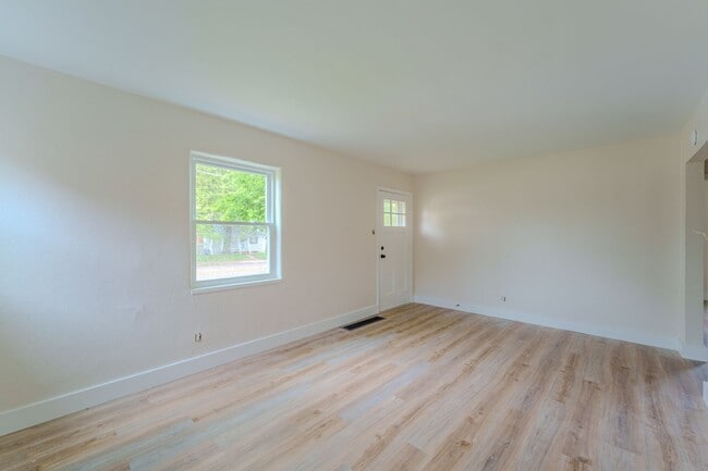 Building Photo - Charming 2-Bedroom Home in Dayton's Belmont Neighborhood
