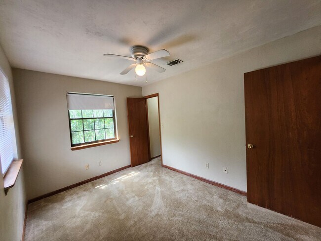 Building Photo - 3 bedroom town home for rent across from FSU Stadium August 2026 move in $1550 per month
