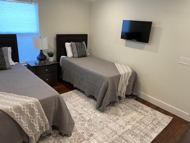 Building Photo - 1406 Brentwood St