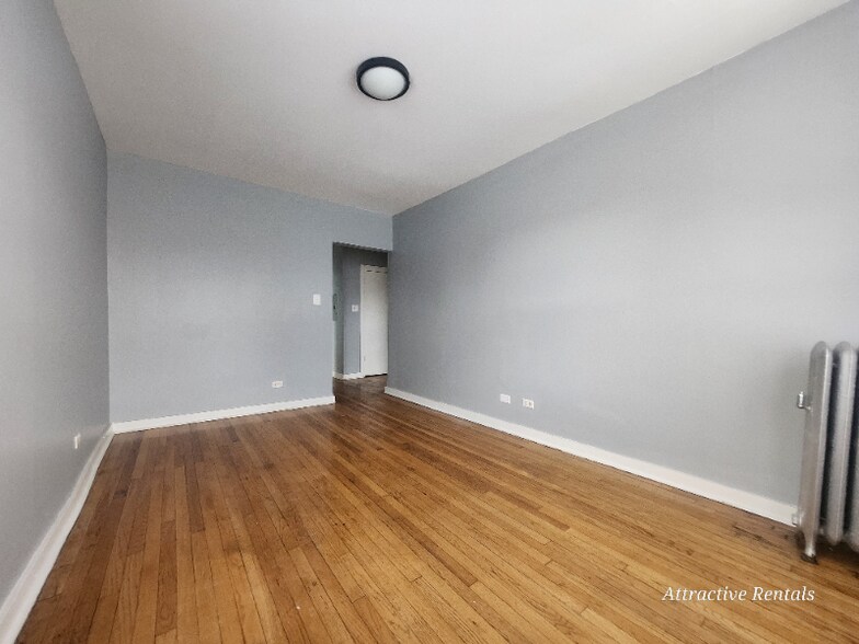 Building Photo - 358 W 74th St