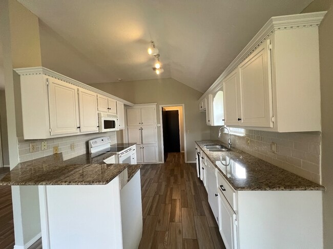 Building Photo - 9300 Buttonwood Ave