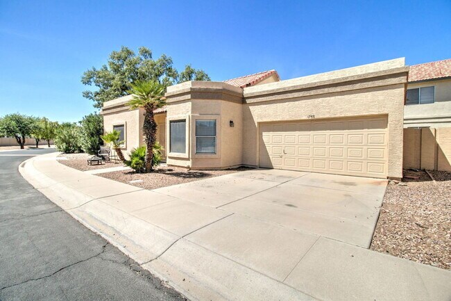 Building Photo - 1756 E Kesler Ln