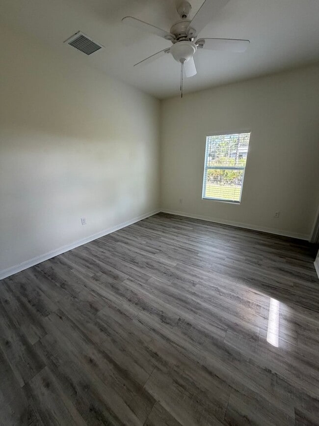 Building Photo - 1060 San Cristobal Ave