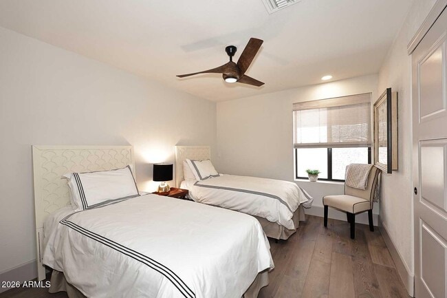 Building Photo - 8334 E Jenan Dr