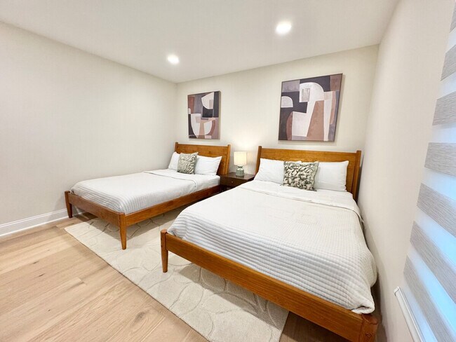 Building Photo - 240 Norgrove Ave