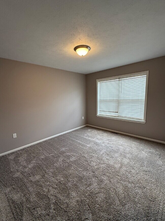 Building Photo - 4BR Basement Home