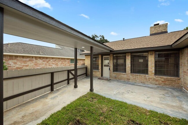 Building Photo - 21402 Park York Dr