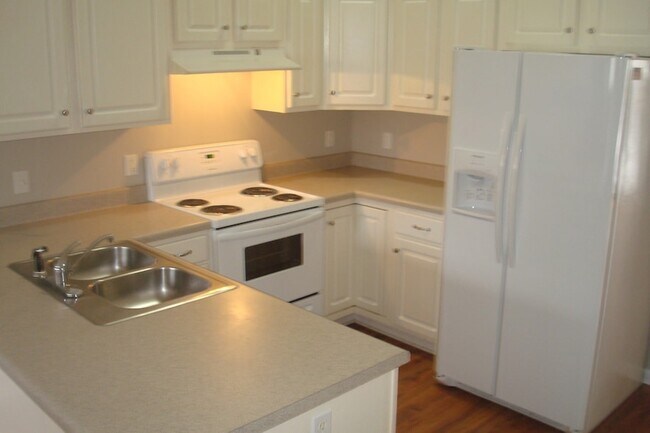 Building Photo - 425 Reavis Ave