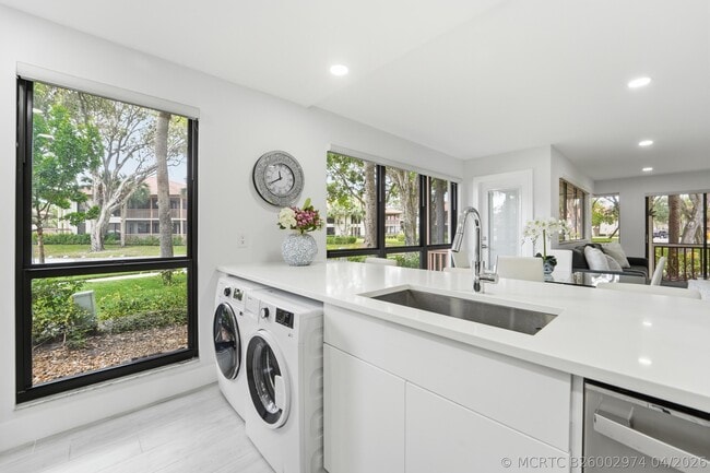 Building Photo - 505 Brackenwood Pl