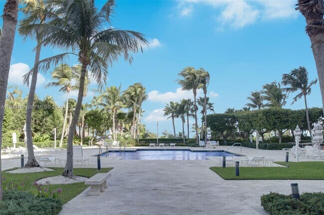 Building Photo - 799 Crandon Blvd