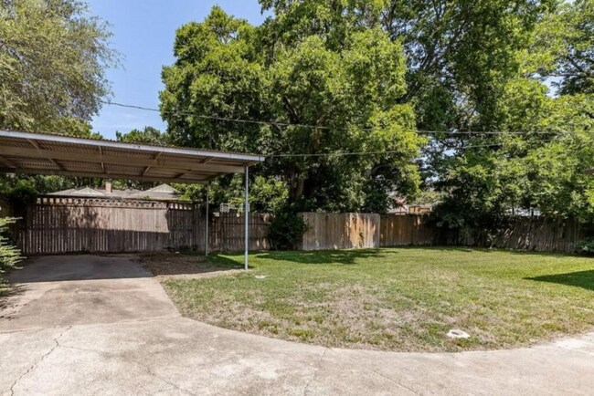 Building Photo - 3109 Pecan Ln