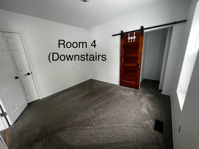 Building Photo - 313 Victoria Ave