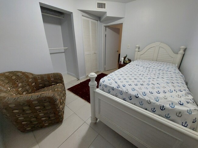 Building Photo - 1756 NW 19th Ter