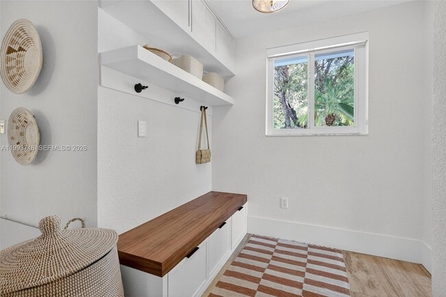 Building Photo - 3258 Riviera Dr