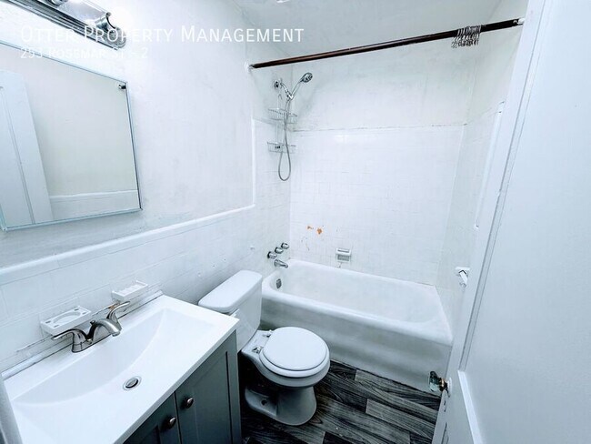 Building Photo - 253 Rosemar St