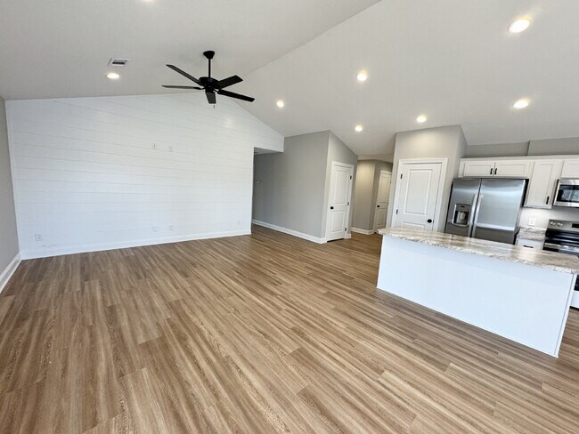 Building Photo - Charming 3-bedroom home ready to welcome its first family!