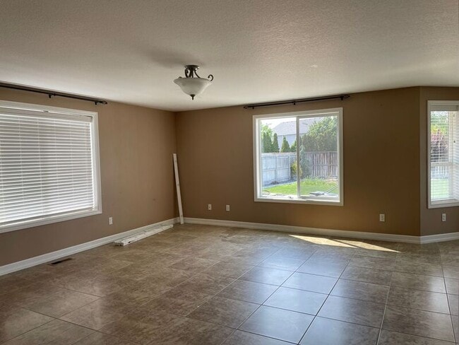 Building Photo - 5524 Cleveland Ln