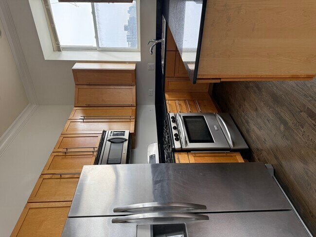 Building Photo - 949 N Willard Ct