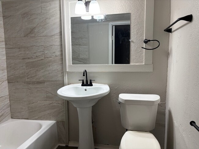 Building Photo - 5322 Pershing St