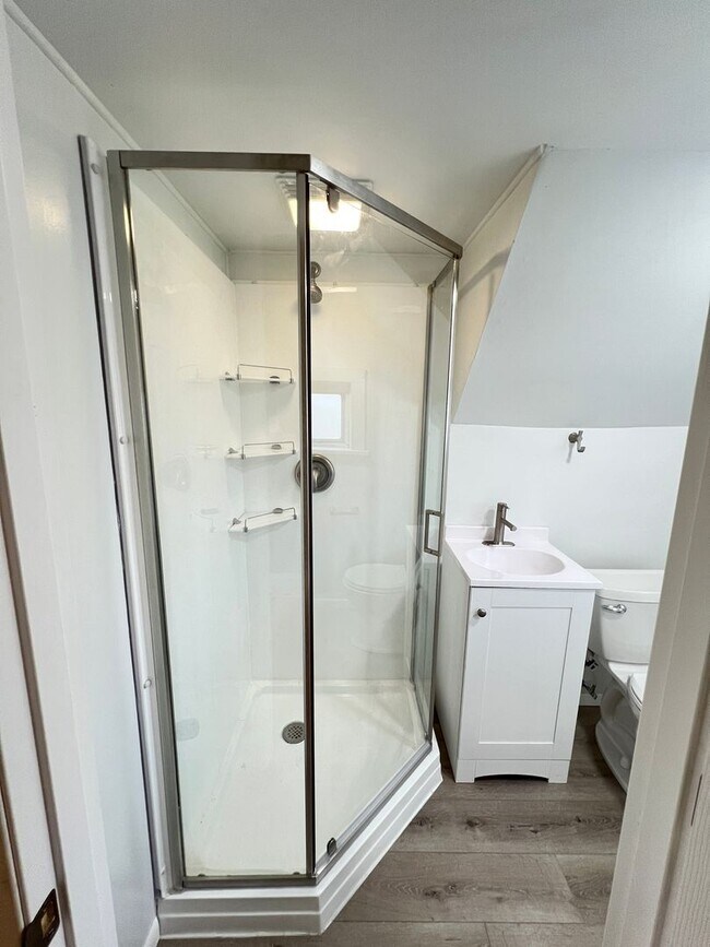 Building Photo - AVAILABLE JUNE - Upper 2 Bed 1 Bath in Billings Park Superior