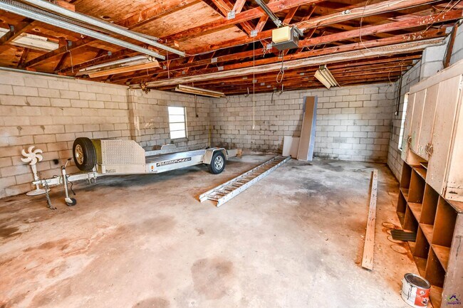 Building Photo - 467 SR 96