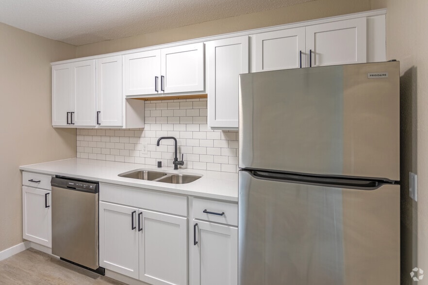 2BR, 1BA - 800-850 SF - Marywood Apartments
