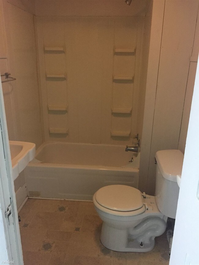 Building Photo - 324 Orange St