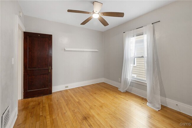 Building Photo - 144 Durston Ave