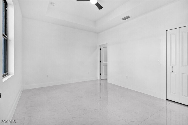 Building Photo - 602-604 SW 8th Pl