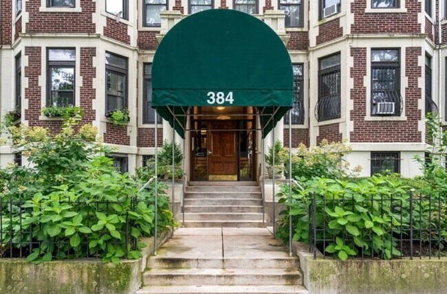Building Photo - 382 Riverway St