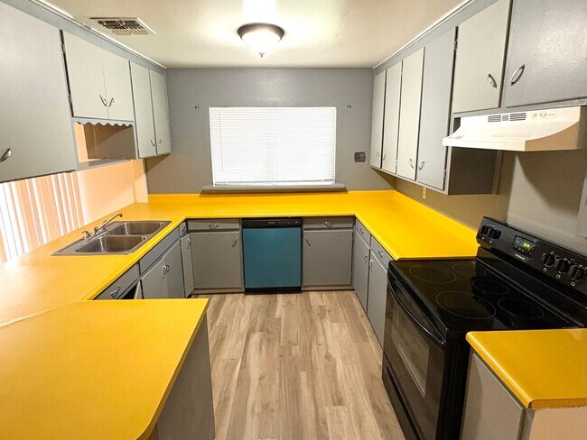 Building Photo - 2 WEEKS FREE RENT January Special