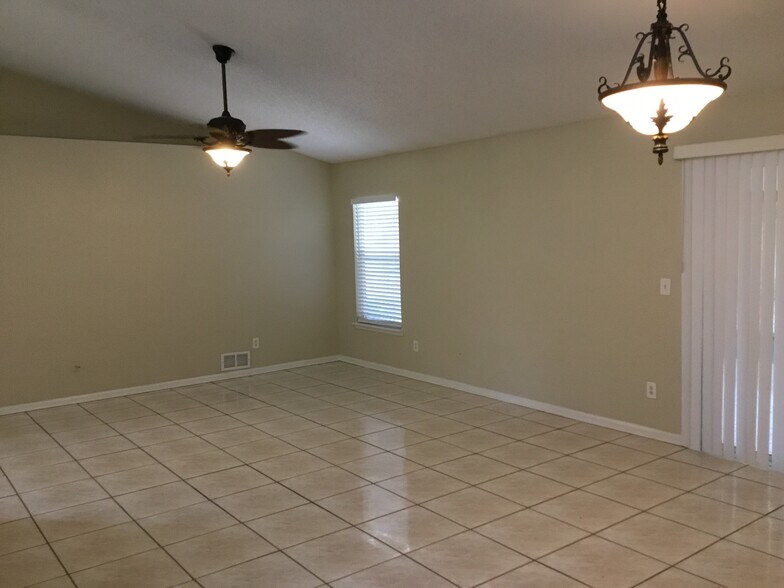 Building Photo - 1773 Chandelier Cir E