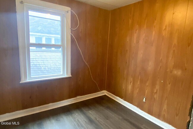 Building Photo - 163 Paine St