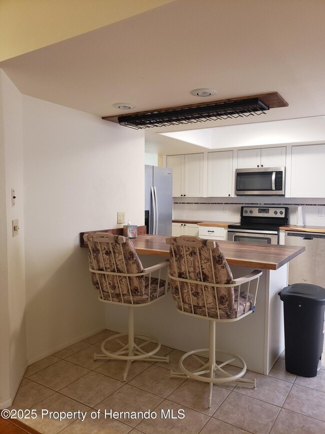 Building Photo - 7431 Flyway Dr